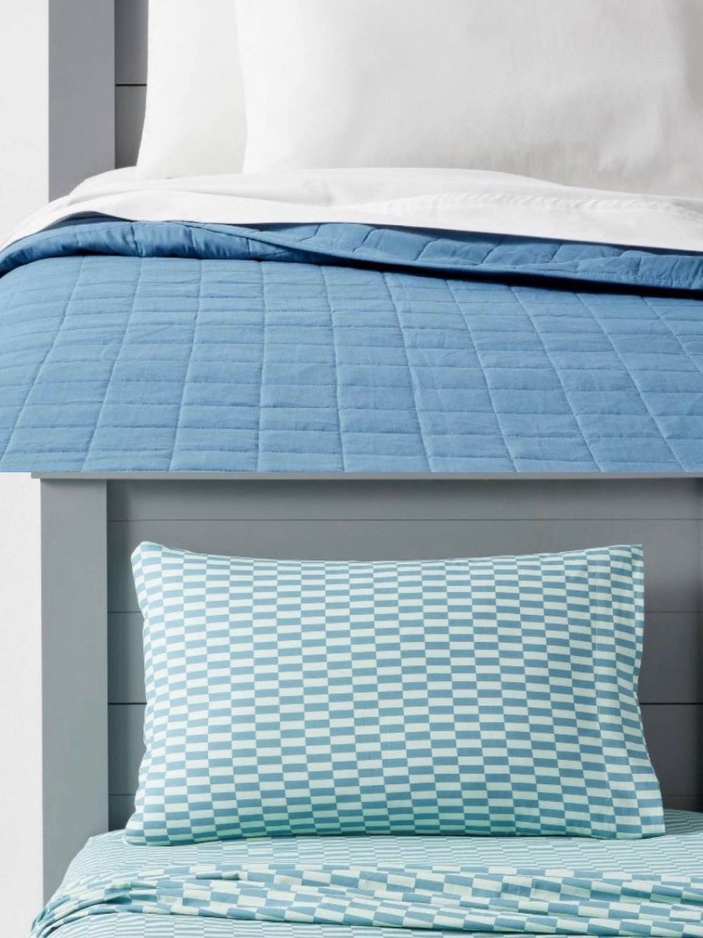 Pillowfort twin bedding